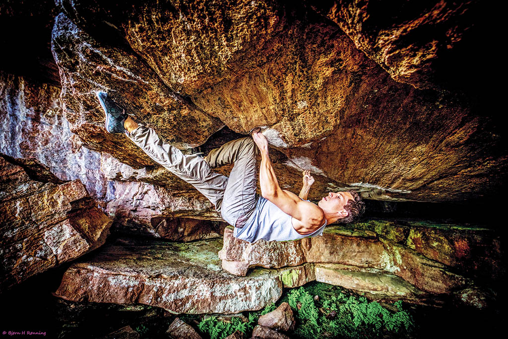 Stian Christophersen flagging on Trøbbel (Font 8a+), Harbak, Norway. Photo: © Bård Lie Henriksen