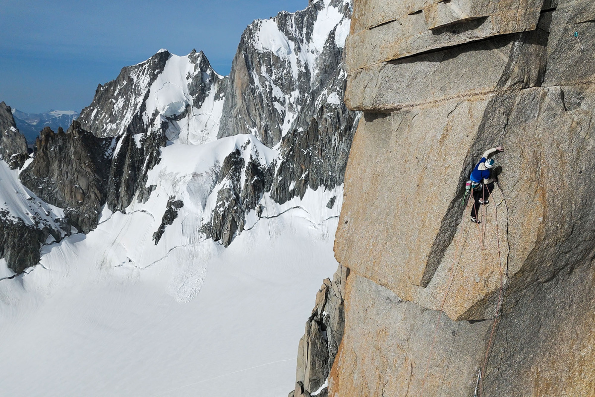 Siebe Vanhee on his rope solo of Voie Petit (450m, F8b). Photo: © Bernardo Gimenez/Julien Nadiras