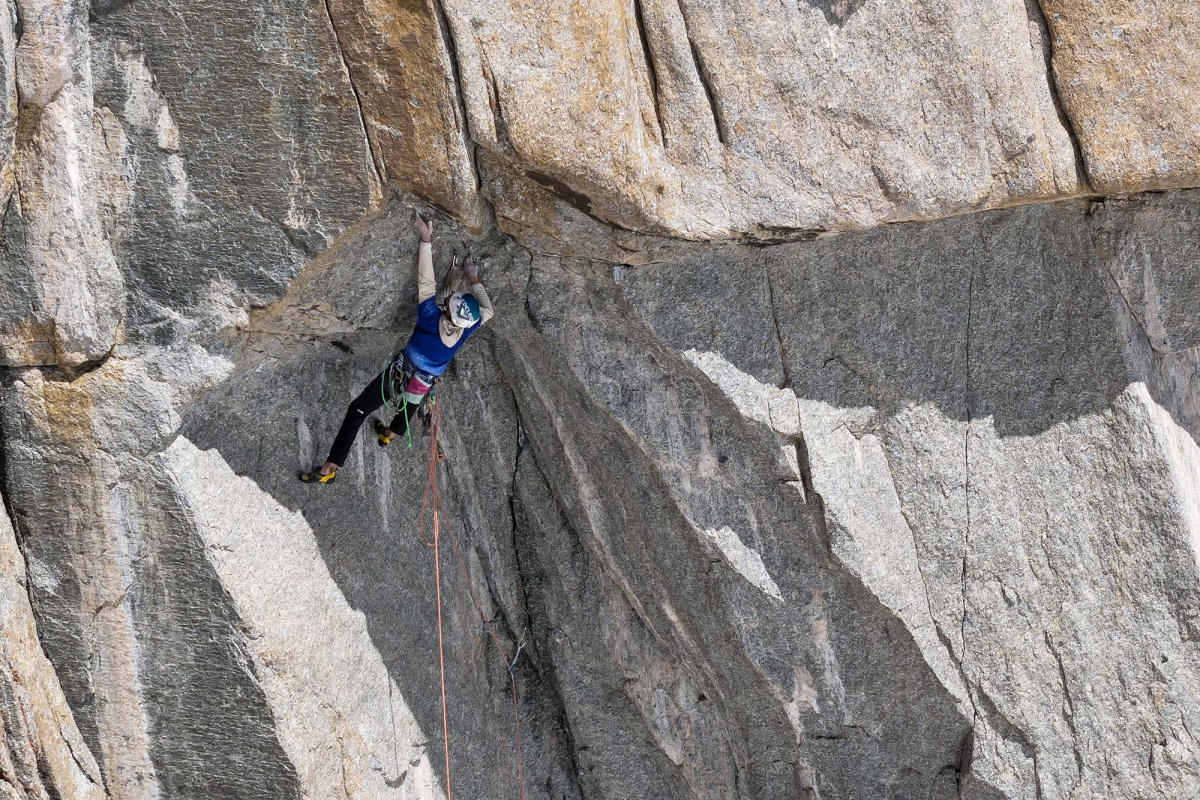 Siebe Vanhee rope soloing Voie Petit (450m, F8b) Photo: © Bernardo Gimenez/Julien Nadiras