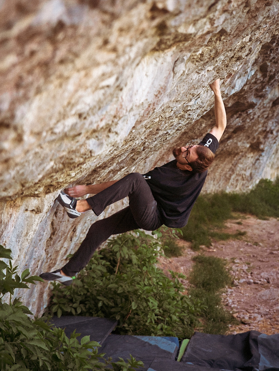 Will Bosi on Realm of Tor'ment (Font 9A) at Raven Tor. Photo: BandofBirds